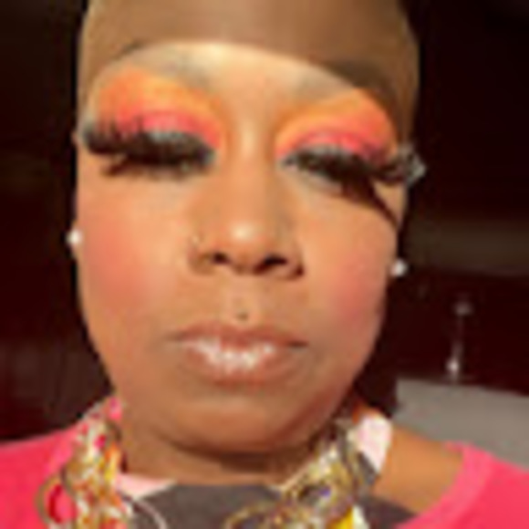 Meet your Posher, Latoya - Picture 1 of 1